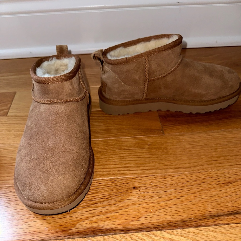 Mini Uggs in chestnut. Great condition.